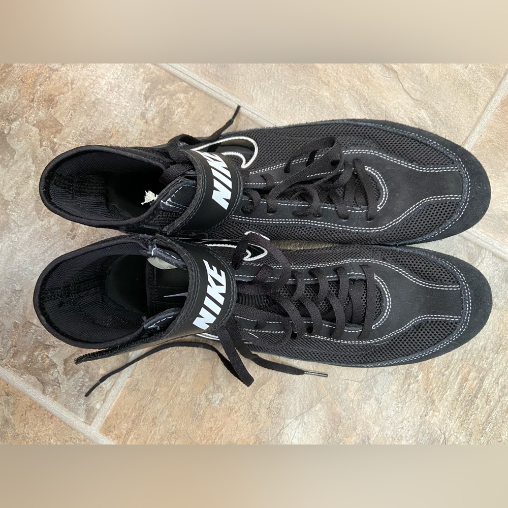 Nike wrestling shoes size 11 blacker excellent condition